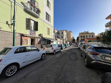Foto Negozio in ACATE, Napoli Bagnoli di 42 m² con 3 locali in vendita