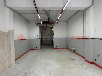 Foto Negozio a Arezzo Via Marco Perennio di 68 m² con 1 locali in affitto