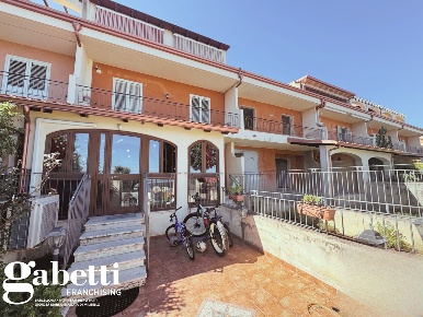 Foto Villa a schiera in Via F.SCO NACHERA 44, Patti di 250 m² con 8 locali