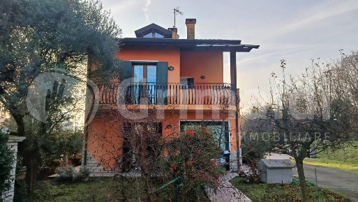 Foto Casa indipendente a Padova Montà - Sant'Ignazio di 210 m² con 5 locali