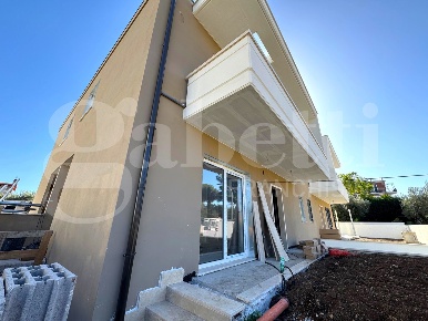 Foto Villa unifamiliare in Via Fratelli Bandiera 22, Marino di 110 m²