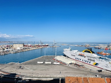 Foto Appartamento in Via Astagno, Ancona Capodimonte di 85 m² con 5 locali