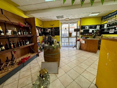 Foto Locale commerciale a Livorno Pontino - Bastia di 48 m² con 2 locali