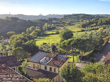 Foto Appartamento in Via dei Narcisi  39, Perugia di 165 m² con 9 locali