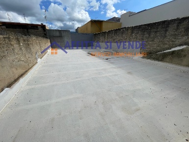 Foto Magazzino a Floridia di 141 m² con 1 locali in vendita