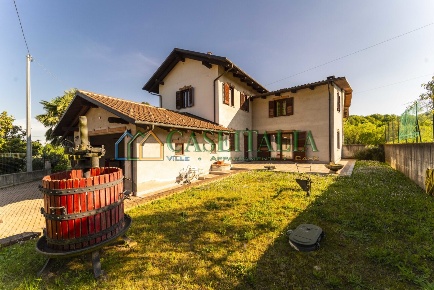 Foto Appartamento in Regione Vigne  5, Villarbasse di 185 m² con 8 locali