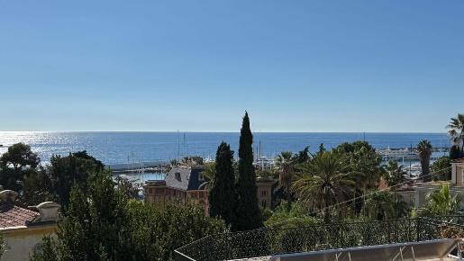 Foto Appartamento in Strada San Martino 15, Sanremo San Martino - Villetta