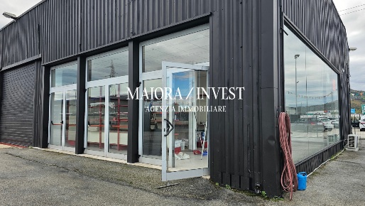 Foto Locale commerciale in Contrada Isola Sud, San Benedetto del Tronto