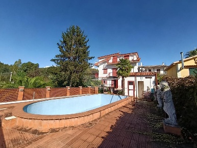 Foto Villa unifamiliare in VIA PIZZO BALORDO, Minturno di 260 m² in vendita