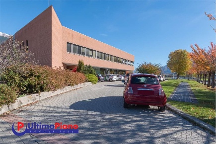 Foto Ufficio in Località Grand Chemin 20, Saint-Christophe di 90 m²