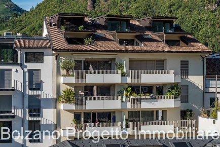 Foto Appartamento in Via Vintler, Bolzano Centro di 162 m² con 3 locali