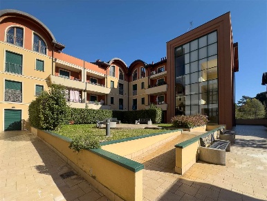 Foto Appartamento in Via Visconti, Somma Lombardo Centro di 65 m²