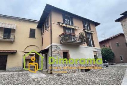 Foto Appartamento in Piazza Monte Grappa  11, Daverio Centro di 198 m²