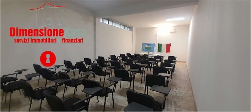Foto Ufficio in Via Napoli, San Felice a Cancello Centro di 240 m²