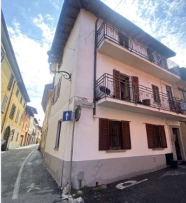 Foto Appartamento in Via Mirandola, Levate di 84 m² con 3 locali in vendita