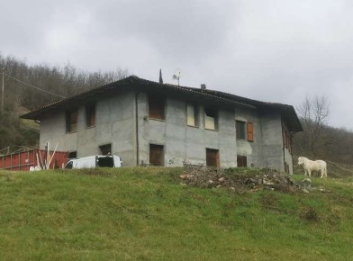 Foto Casa indipendente in via Zena, Pianoro di 191 m² con 8 locali