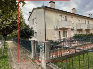 Foto Villa a schiera in Via Gorizia, Lonigo Centro di 147 m² con 6 locali