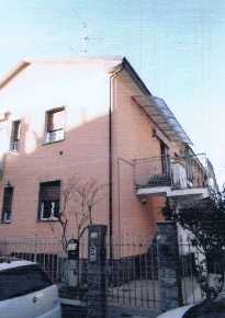 Foto Appartamento in Via Luigi Carlo Farini, Bollate di 121 m² con 6 locali