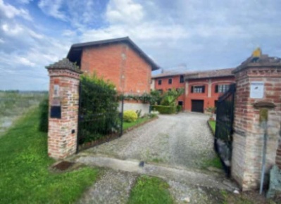 Foto Casa indipendente in Via S. Carlo, Alfiano Natta Casarello di 260 m²