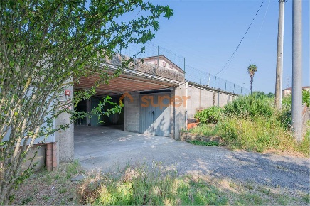 Foto Box in Via Orvietana, Marsciano di 53 m² con 1 locali in vendita