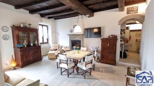 Foto Appartamento in via corti, Erba Centro di 103 m² con 3 locali