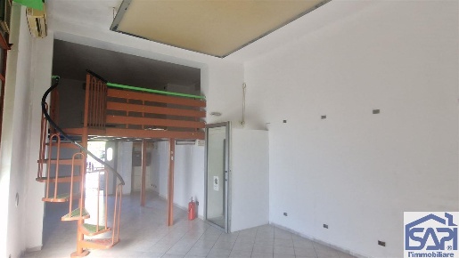 Foto Negozio a Arcore Centro di 60 m² con 1 locali in vendita