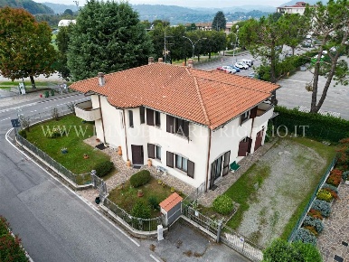 Foto Villa unifamiliare in via Europa, Cisano Bergamasco Centro di 294 m²
