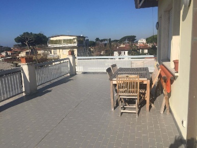 Foto Appartamento a Forte dei Marmi di 90 m² con 5 locali in affitto