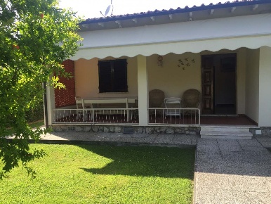 Foto Villa unifamiliare a Forte dei Marmi Centro di 180 m² con 9 locali