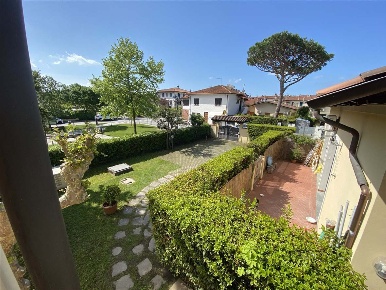 Foto Appartamento a Forte dei Marmi di 90 m² con 5 locali in affitto