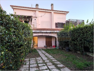 Foto Appartamento in via provinciale bivio 46, Capena di 50 m² con 2 locali