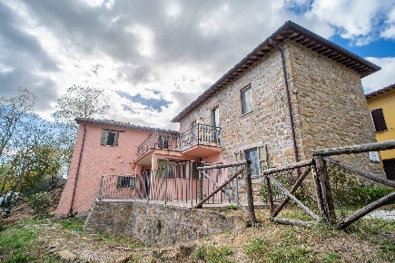Foto Casa indipendente in Valle Vegenana  7, Camerino di 147 m² in vendita