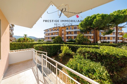 Foto Appartamento a Livorno Antignano - Banditella di 145 m² con 5 locali