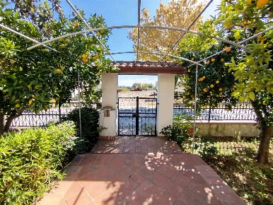 Foto Villa unifamiliare a Scerni Centro di 136 m² con 7 locali in vendita