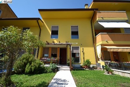 Foto Villa a schiera in via Papa Luciani, Pastrengo Tacconi di 100 m²