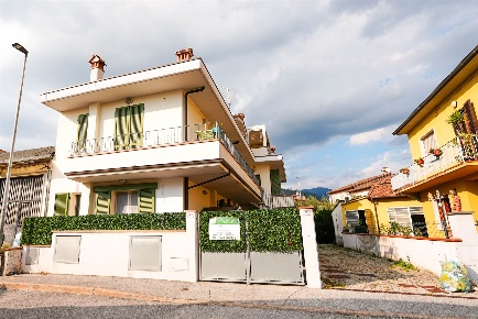 Foto Appartamento in via cavour, Montale Centro di 70 m² con 3 locali