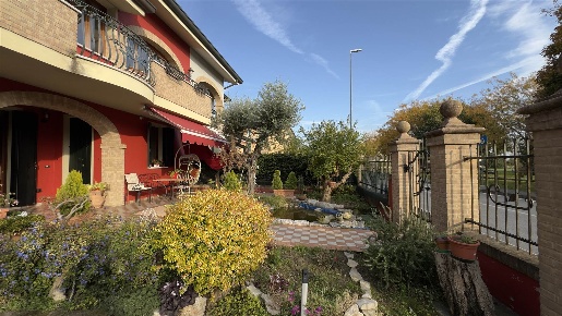 Foto Villa bifamiliare in Via Goldoni, Codevigo di 144 m² con 6 locali