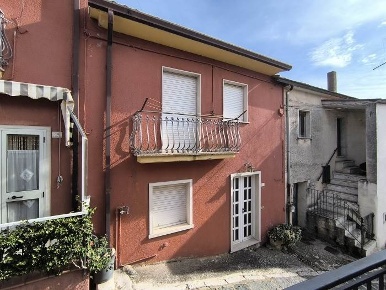 Foto Casa indipendente in via storta limiti 17, Frigento di 65 m²