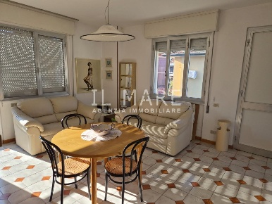 Foto Appartamento a Massa Marina di Massa Centro di 70 m² con 5 locali