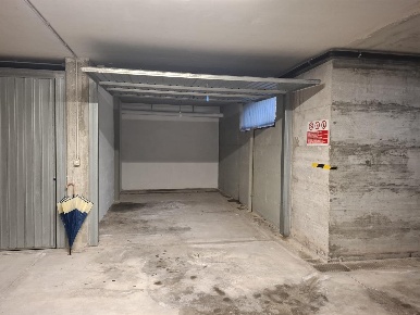 Foto Box a Carrara Avenza di 15 m² con 1 locali in vendita