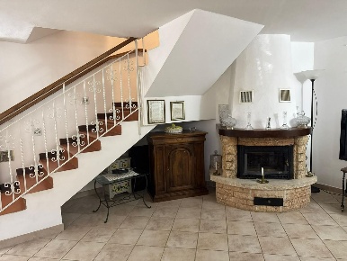 Foto Villa bifamiliare a Sovicille Centro di 70 m² con 5 locali in vendita