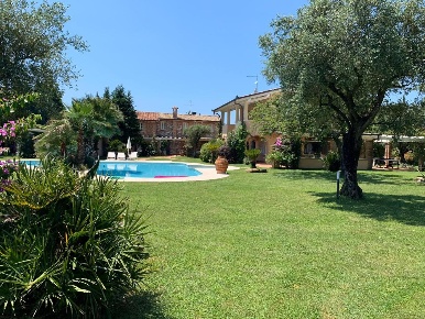 Foto Villa unifamiliare a Pietrasanta Ripa Pozzi Querceta Ponterosso