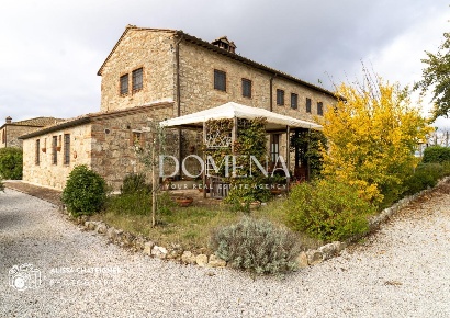 Foto Appartamento a Asciano di 227 m² con 10 locali in vendita