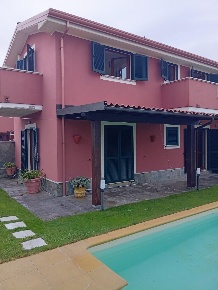 Foto Villa a schiera a Carrara Stadio, Sant'Antonio, Marasio di 120 m²