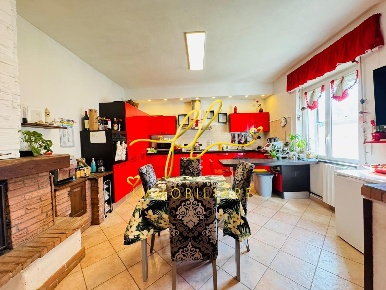 Foto Appartamento a Collesalvetti Castell'anselmo di 125 m² con 5 locali