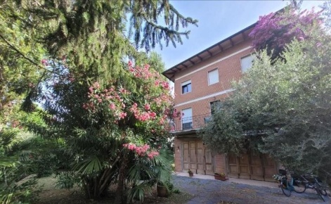 Foto Appartamento a Pietrasanta di 85 m² con 5 locali in vendita