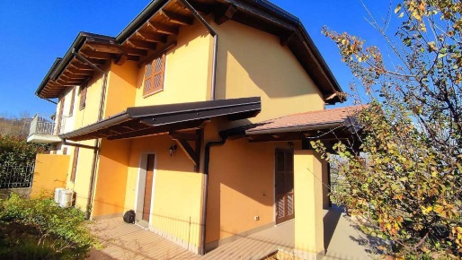 Foto Villa unifamiliare a Stradella di 161 m² con 6 locali in vendita