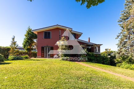 Foto Villa unifamiliare in via Colle Picchione, Marino di 300 m² in vendita