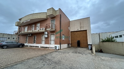 Foto Capannone industriale in Via dei Vetrai 5, Modugno di 594 m²