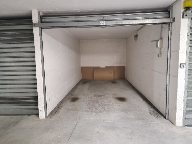 Foto Posti auto in Via della Piazzetta 4 R, Genova San Martino di 14 m²